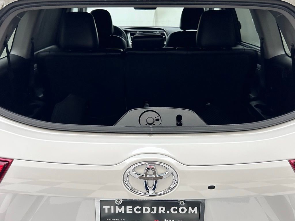 Used 2017 Toyota Highlander XLE image 12