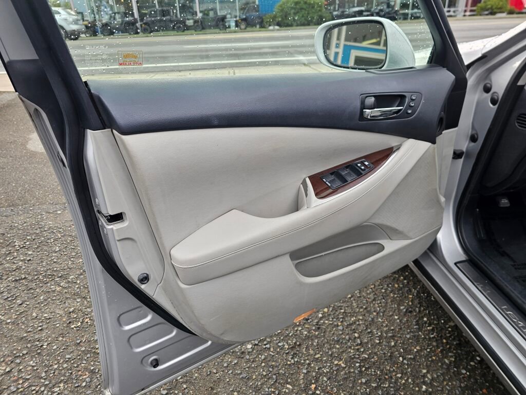 Used 2011 Lexus ES 350 image 23