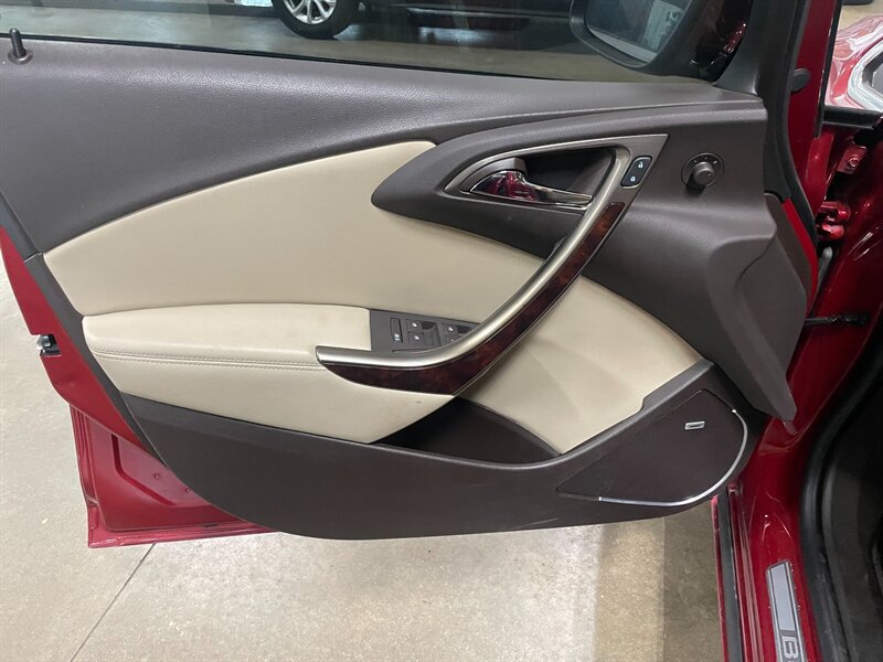 Used 2012 Buick Verano Leather FWD image 18