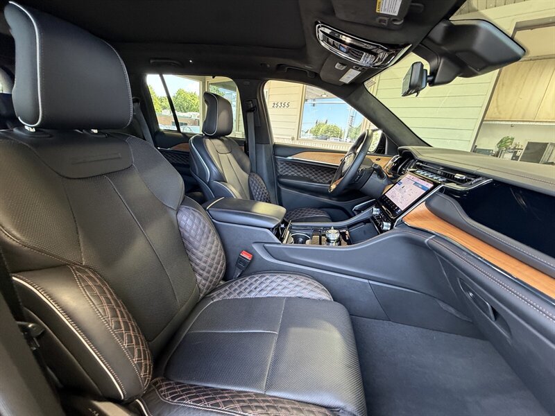 Used 2023 Jeep Grand Cherokee Summit AWD/4WD image 12