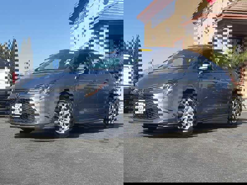 Used 2022 Toyota Corolla LE image 1