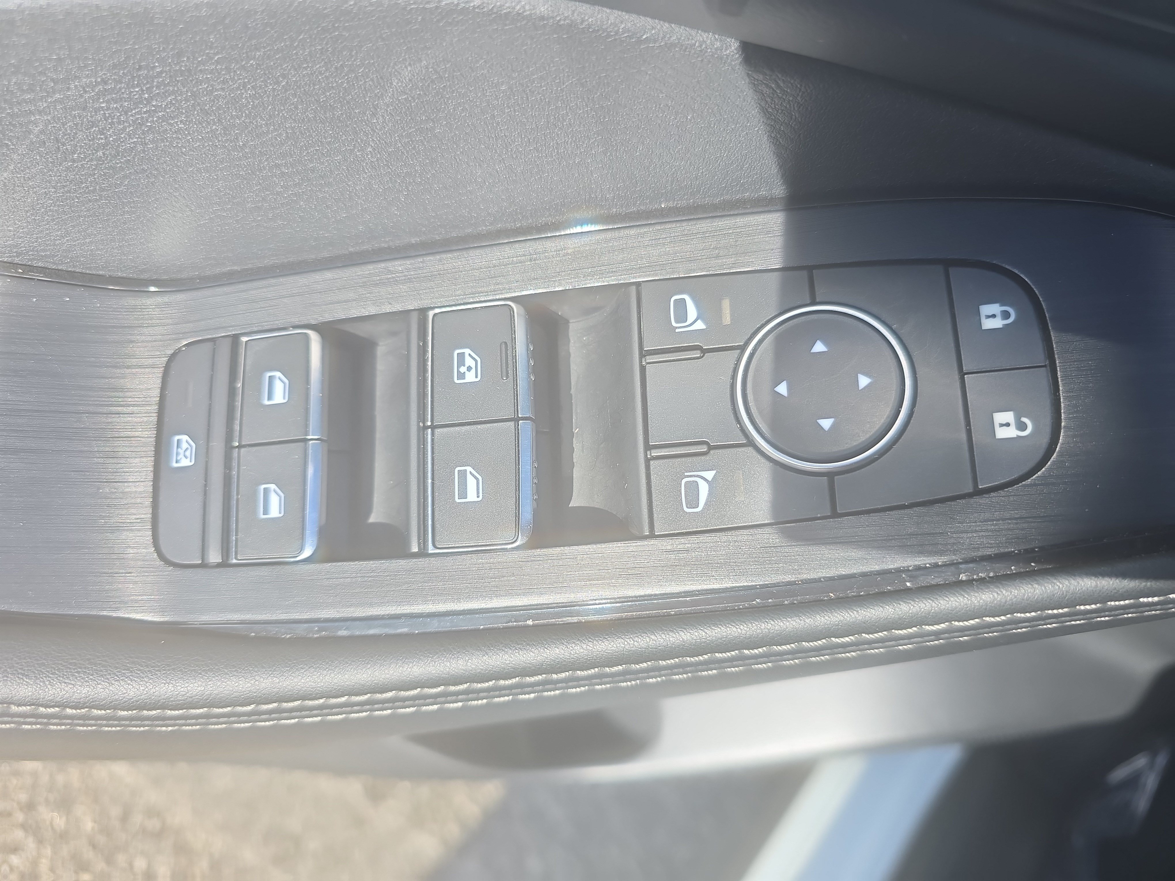 Used 2023 Nissan Rogue SL FWD image 25