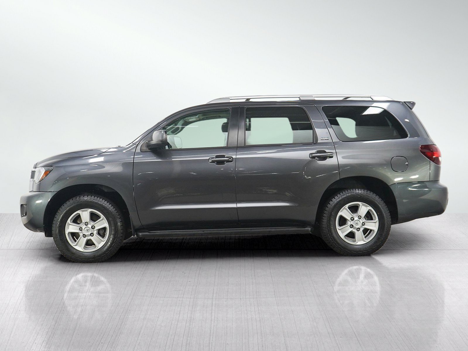 Used 2018 Toyota Sequoia SR5 AWD/4WD image 2