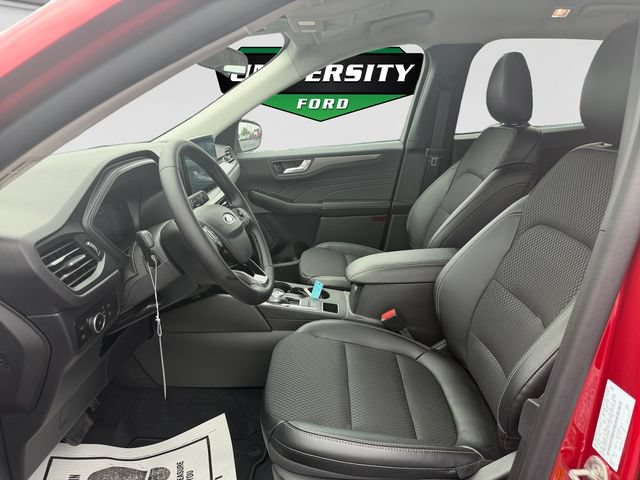 New 2026 Ford Escape SE w/ Class II Trailer Tow Package FWD image 30
