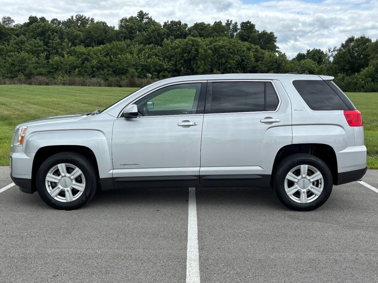 Used 2016 GMC Terrain SLE FWD image 1