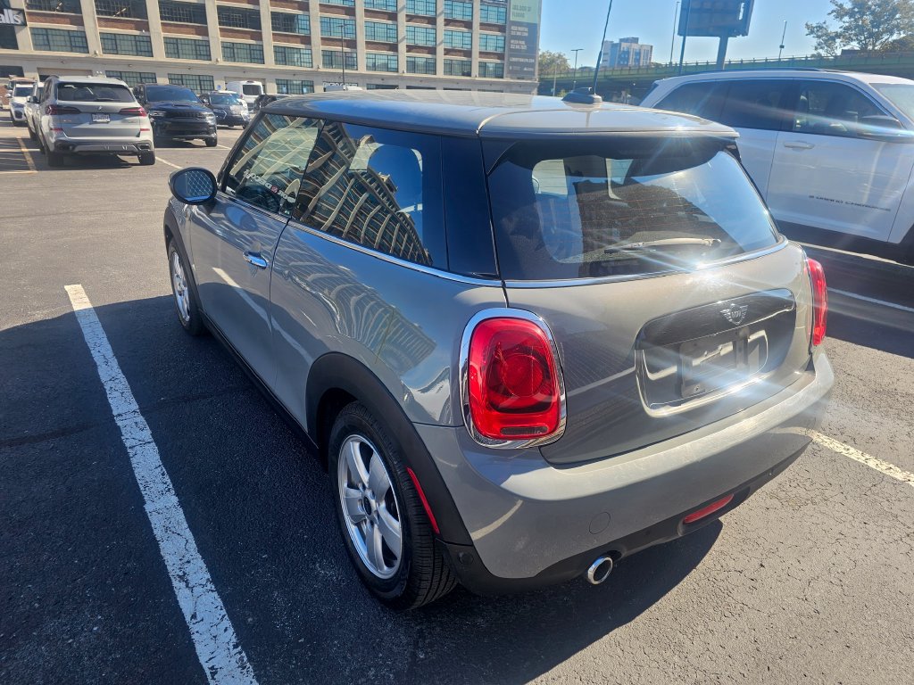 Used 2021 MINI Cooper 2-Door Hardtop FWD image 2