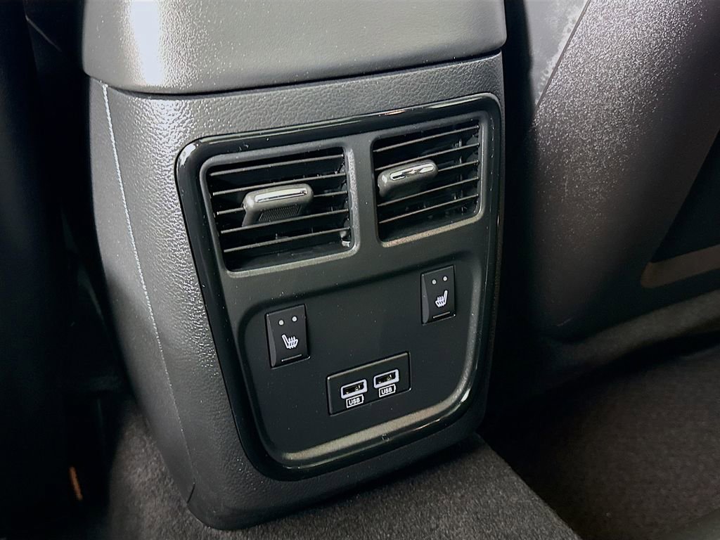 Used 2023 Chrysler 300 C image 25