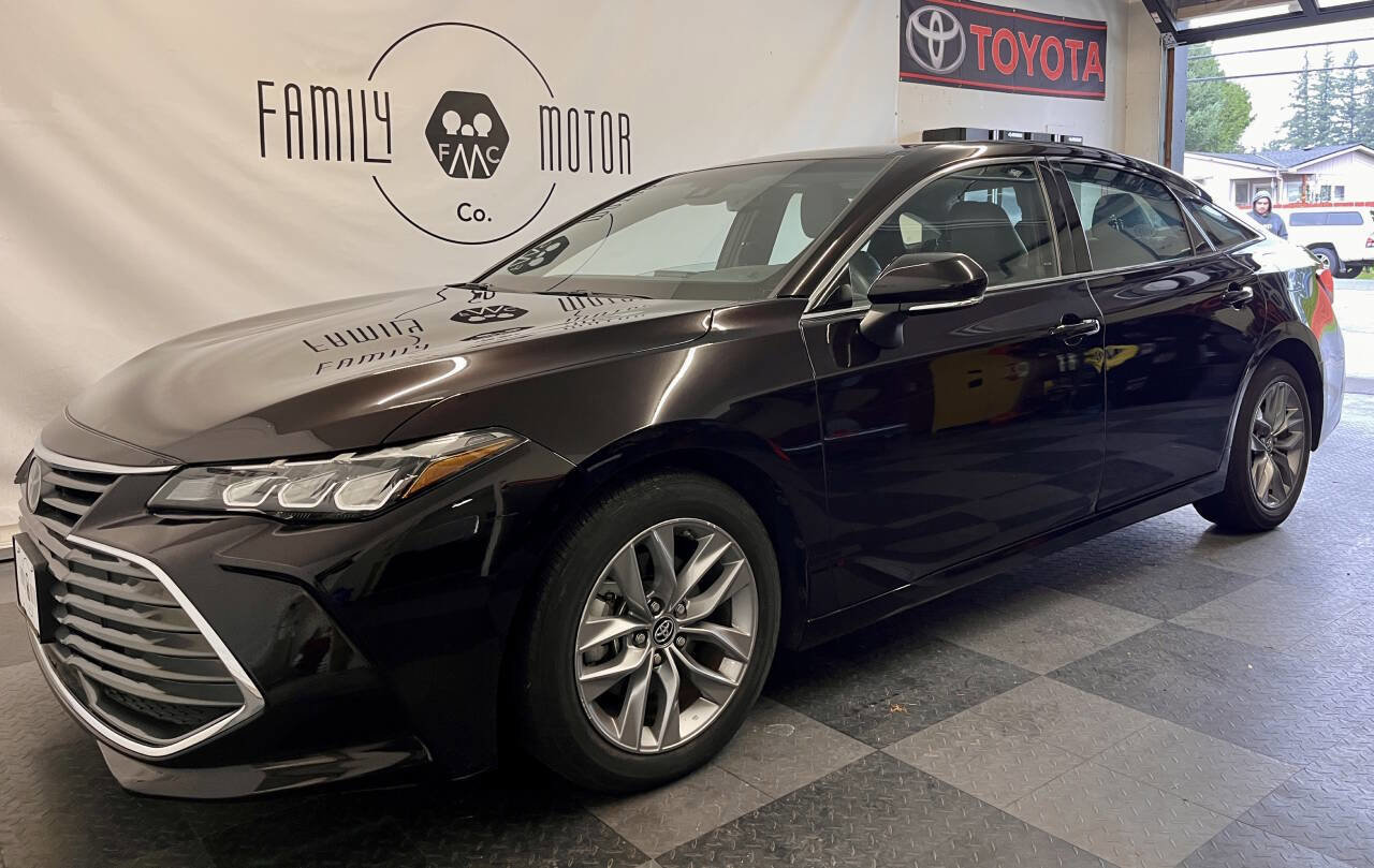 Used 2019 Toyota Avalon XLE w/ Moonroof Package image 6