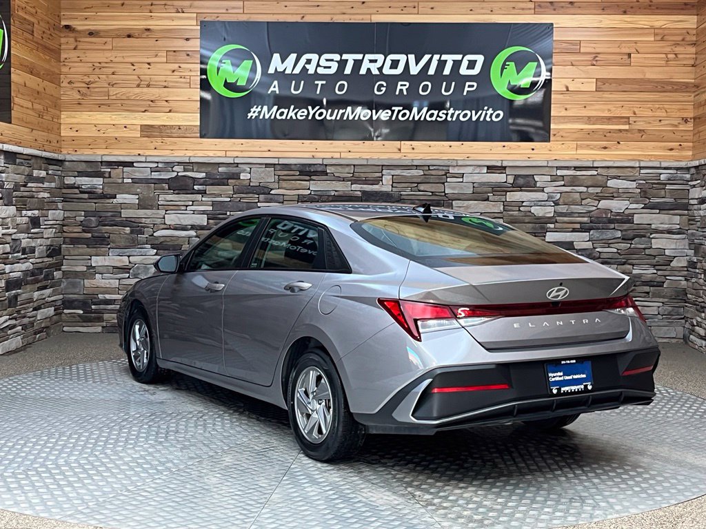 Certified 2024 Hyundai Elantra SE FWD image 17