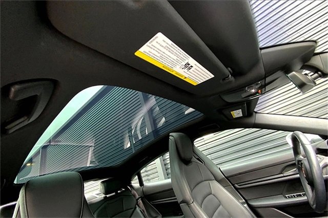 Used 2022 Porsche Taycan image 31