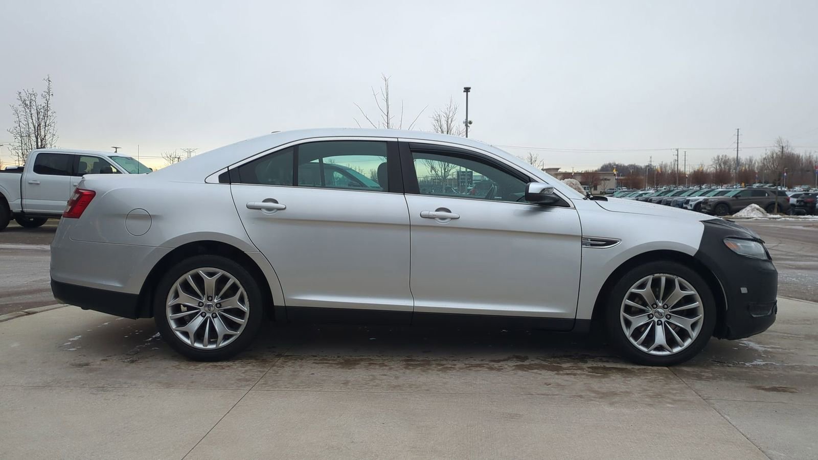 Used 2014 Ford Taurus Limited image 8