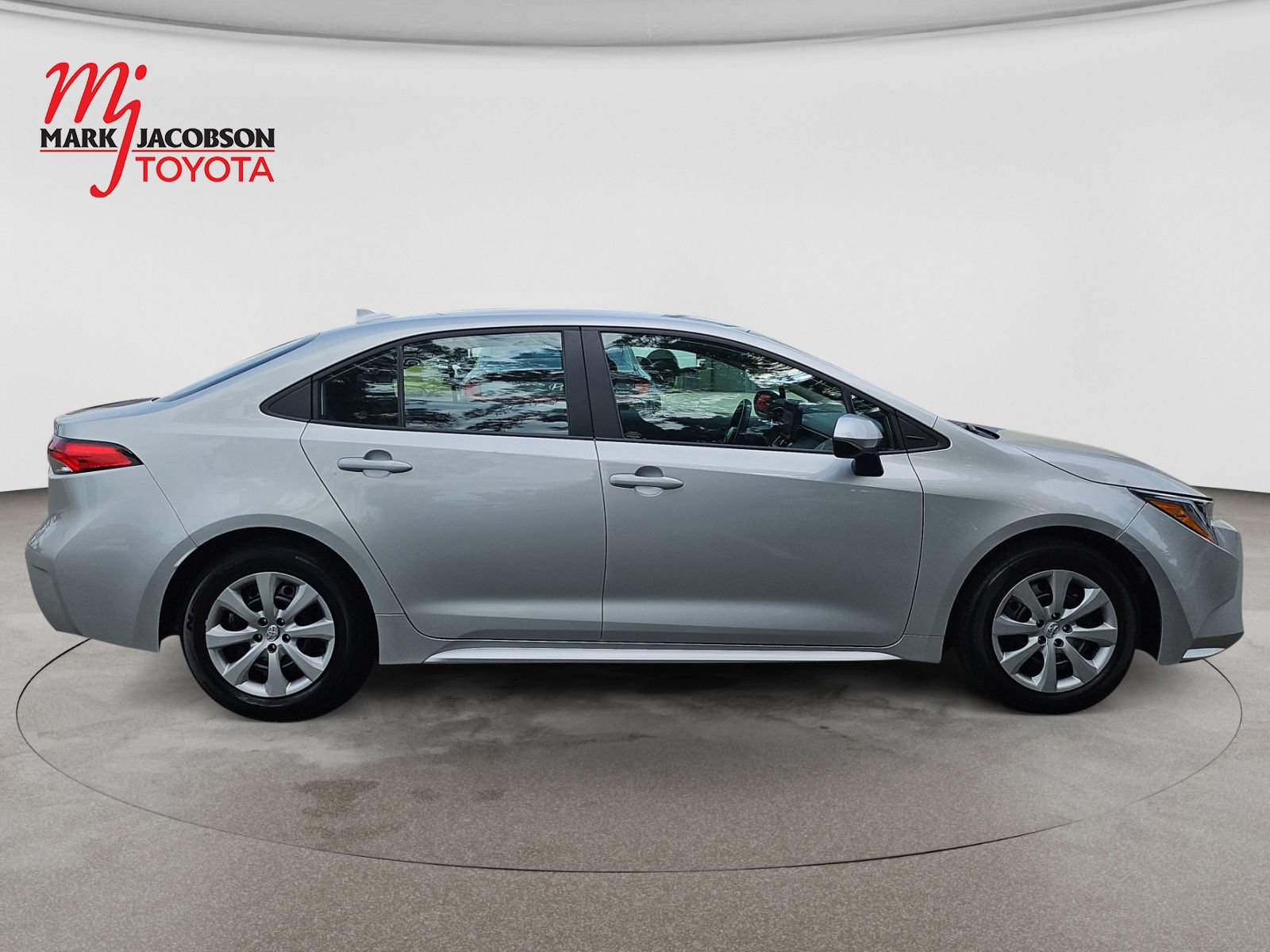 Used 2025 Toyota Corolla LE FWD image 7