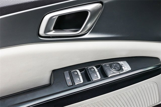 Used 2024 Kia Carnival LX image 22