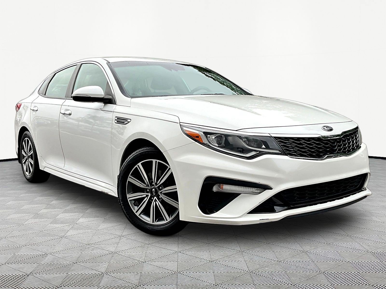 Used 2019 Kia Optima LX w/ LX 17" Wheel Package FWD image 3