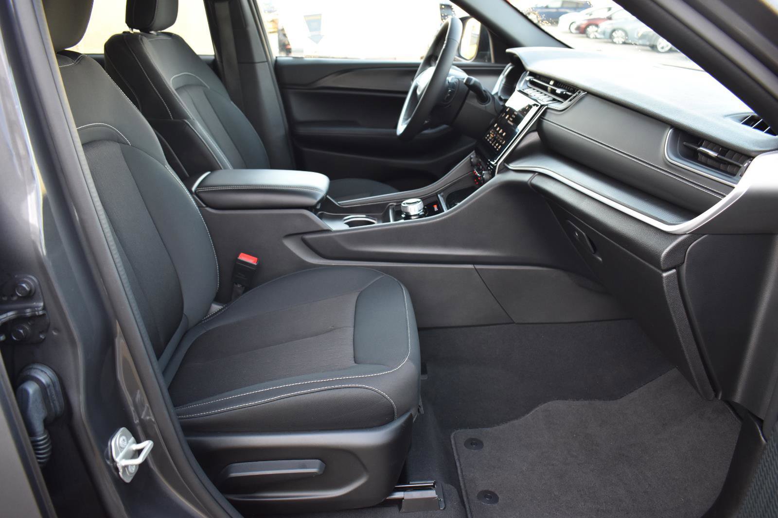 Used 2024 Jeep Grand Cherokee Laredo w/ Trailer Tow Package image 59