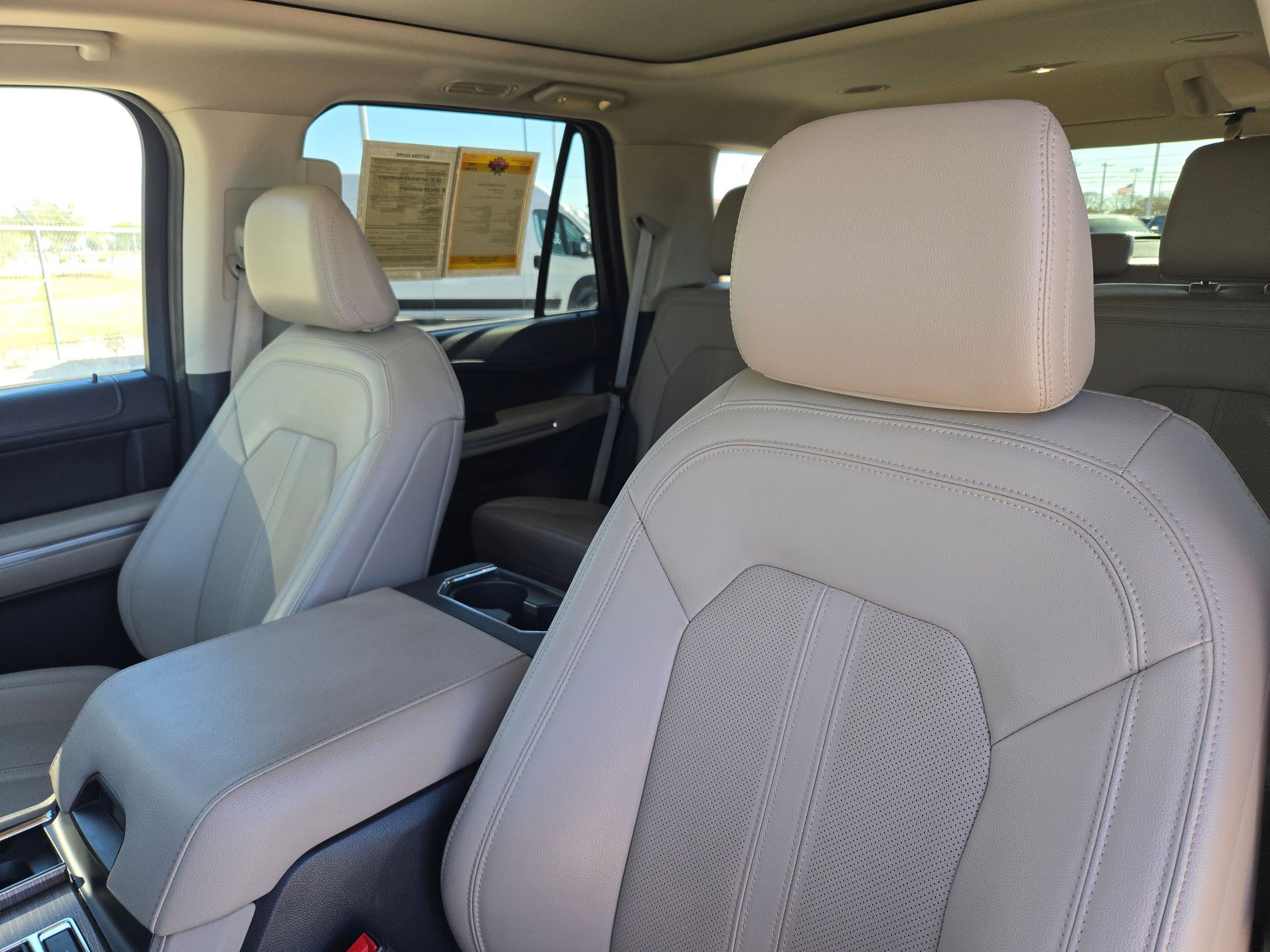 Used 2024 Ford Expedition Limited image 9