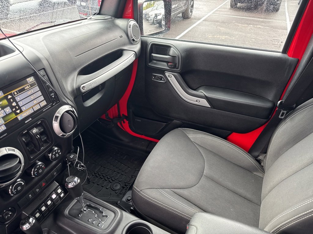 Used 2016 Jeep Wrangler Unlimited Rubicon w/ Connectivity Group image 50