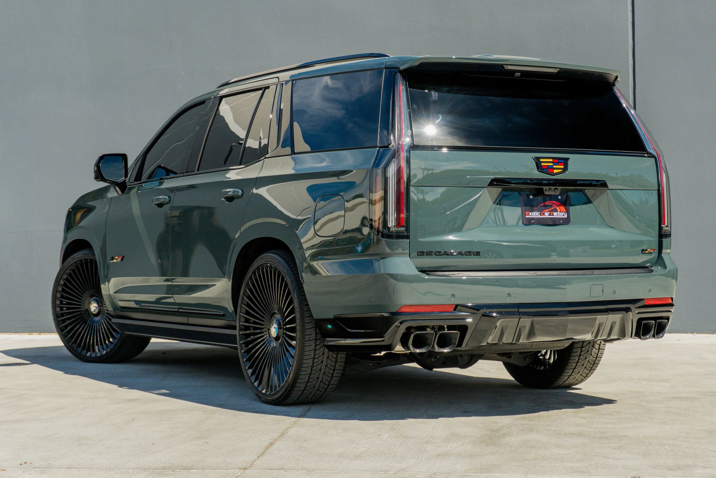 Used 2025 Cadillac Escalade V w/ LPO, ONYX Package AWD/4WD image 9