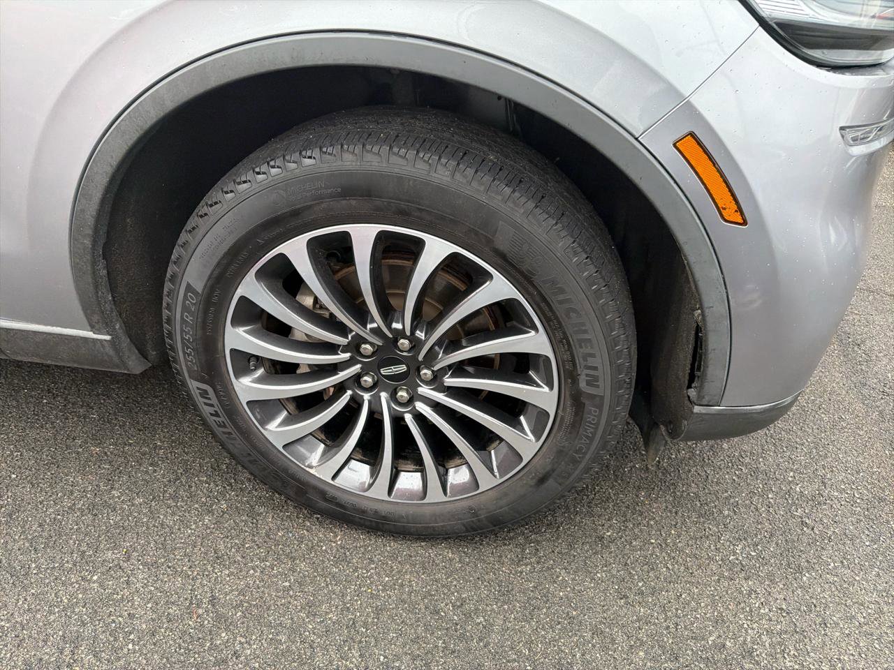 Used 2023 Lincoln Aviator Standard AWD w/ Premium Package image 4