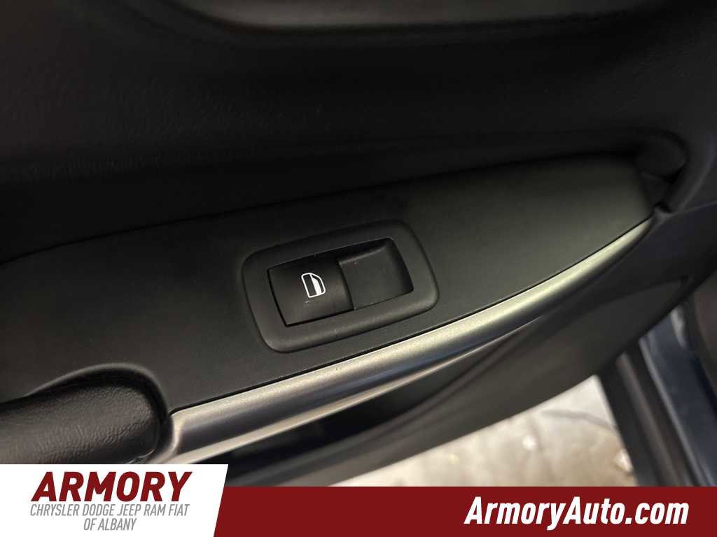 Used 2019 Jeep Cherokee Limited image 27