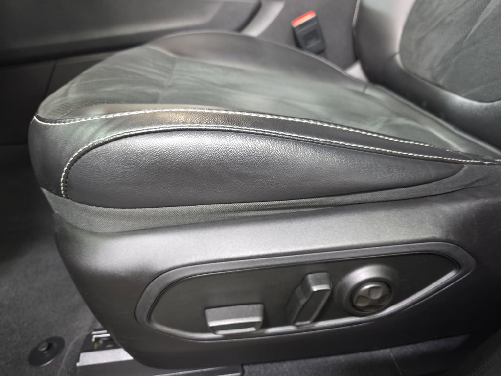 Used 2025 Jeep Grand Cherokee Altitude AWD/4WD image 26