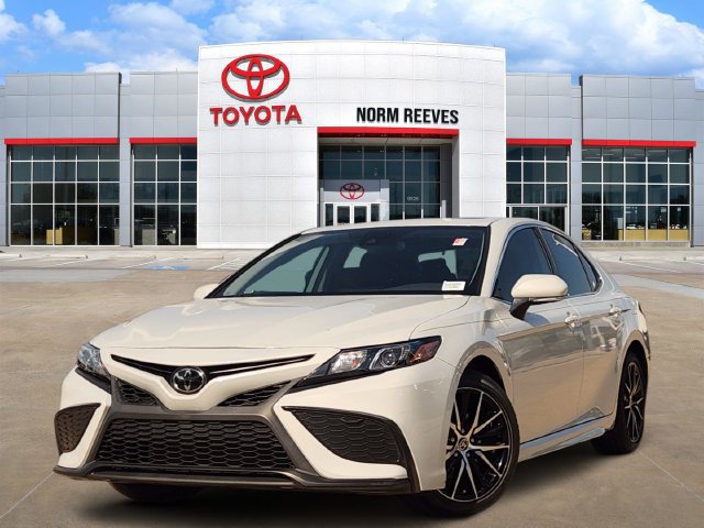 Used 2024 Toyota Camry SE FWD image 1