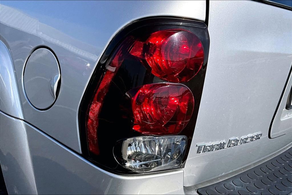 Used 2008 Chevrolet TrailBlazer SS w/ Sun And 6-Disc Cd Package image 29