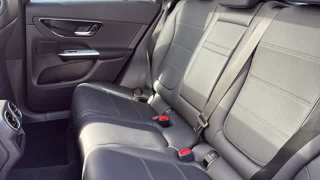 Used 2026 Mercedes-Benz GLC 300 4MATIC image 32