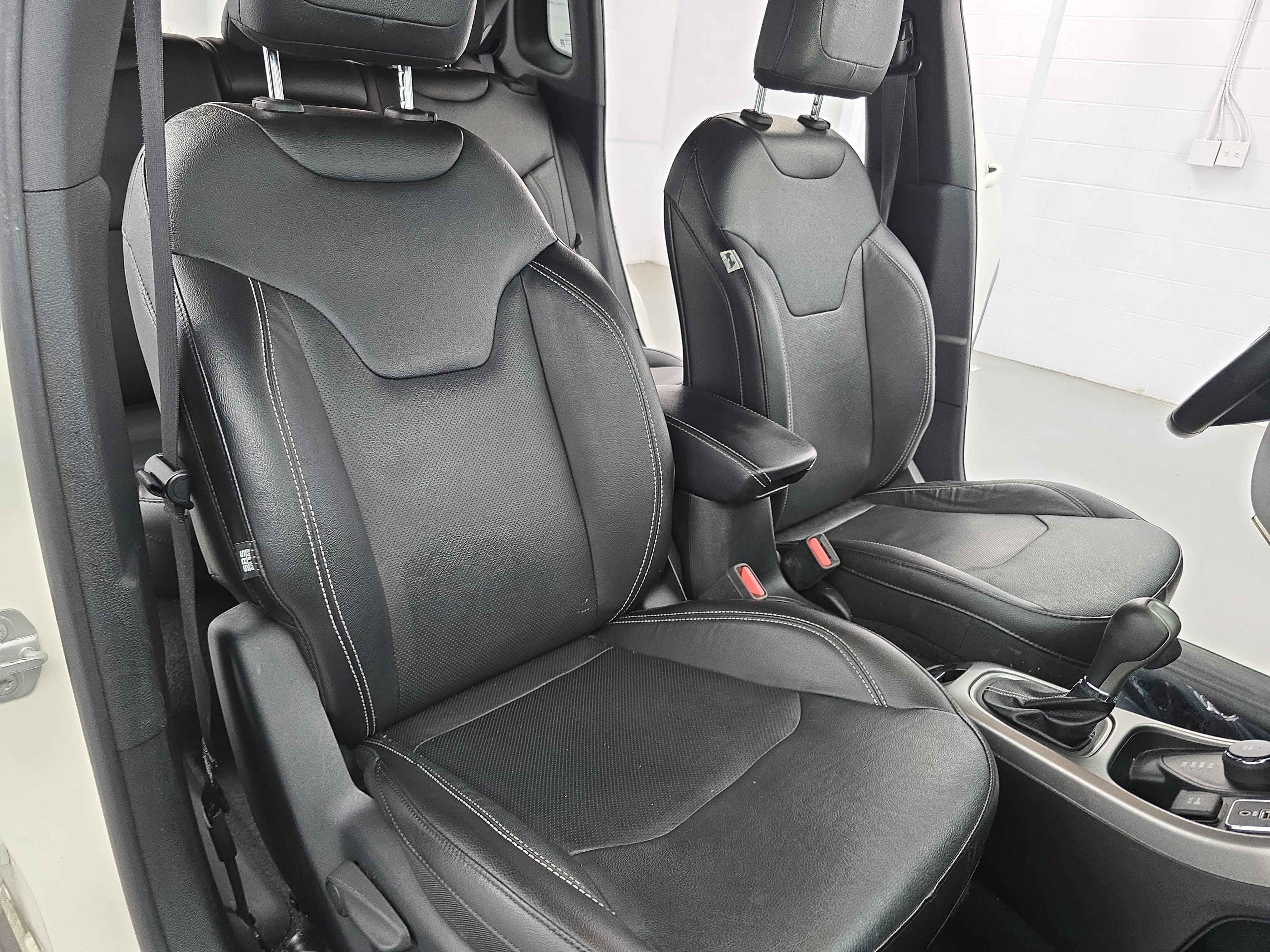 Used 2021 Jeep Compass Latitude w/ Sun and Sound Group AWD/4WD image 10
