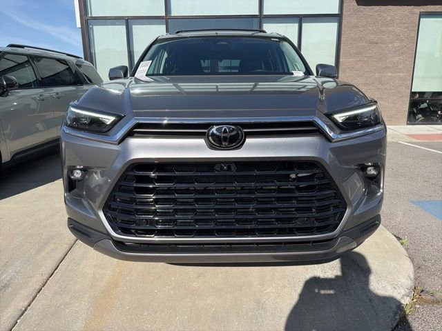Used 2025 Toyota Grand Highlander AWD image 8