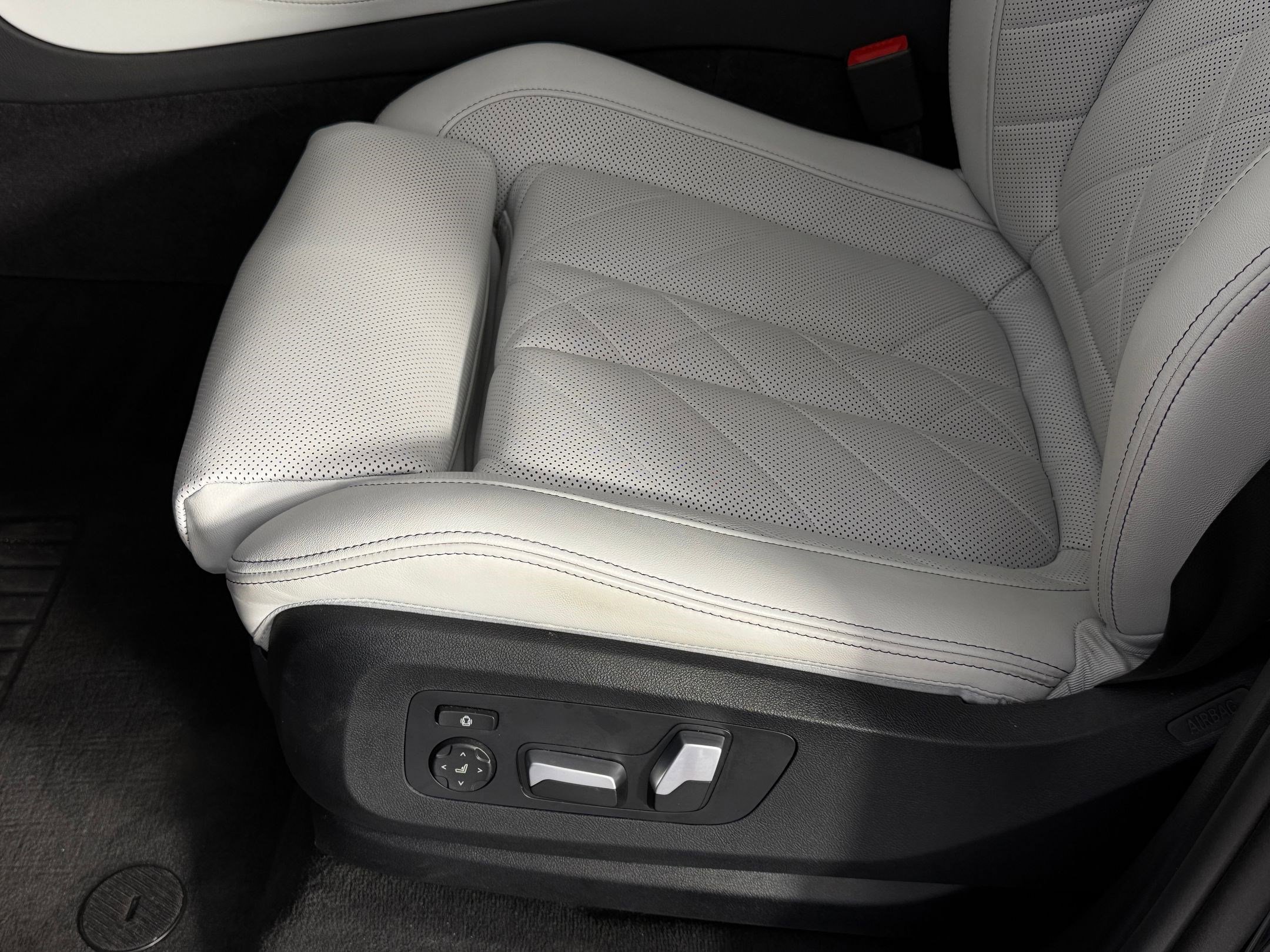Used 2024 BMW X5 sDrive40i w/ M Sport Package RWD image 13