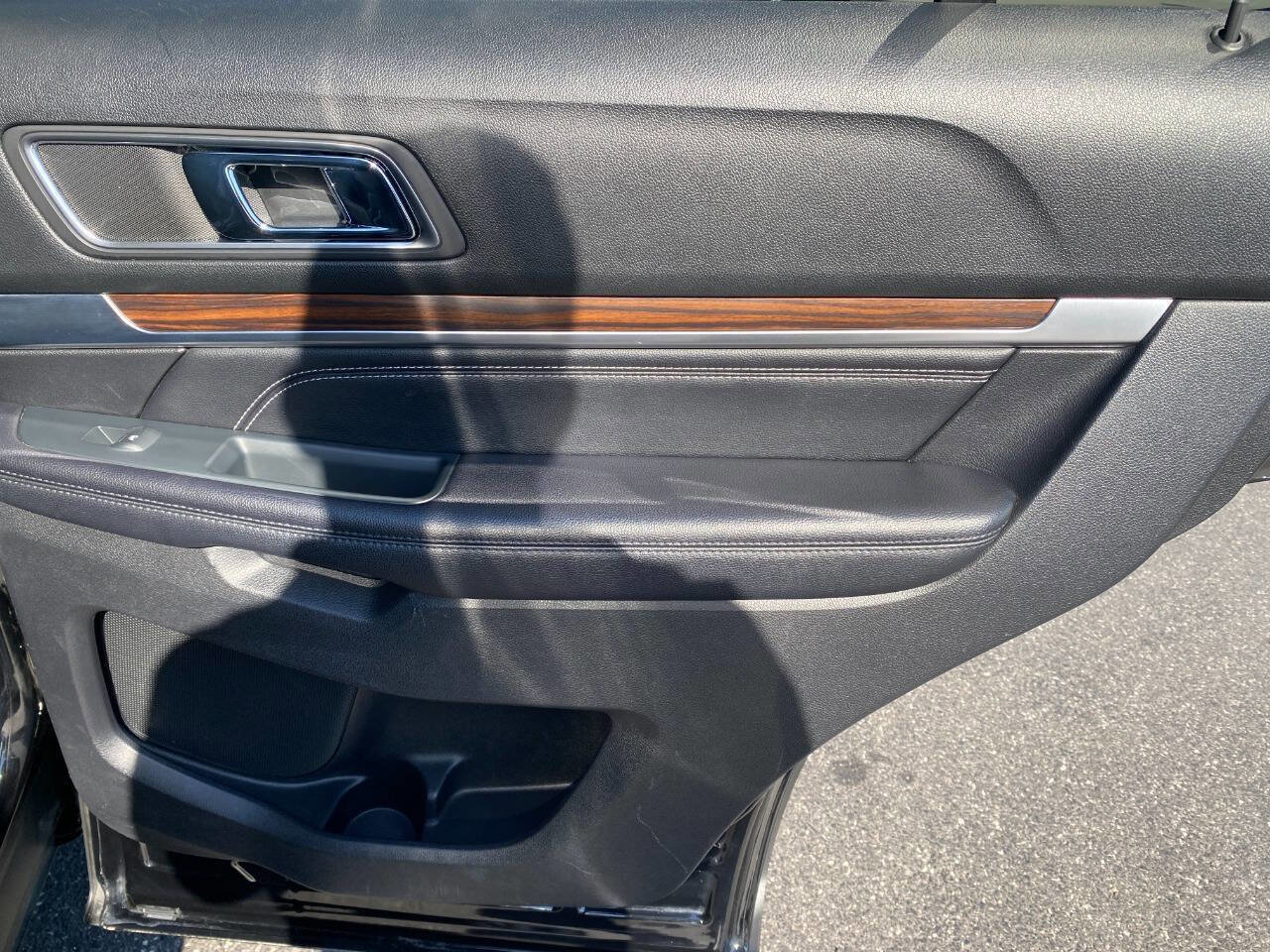 Used 2018 Ford Explorer Limited AWD/4WD image 32