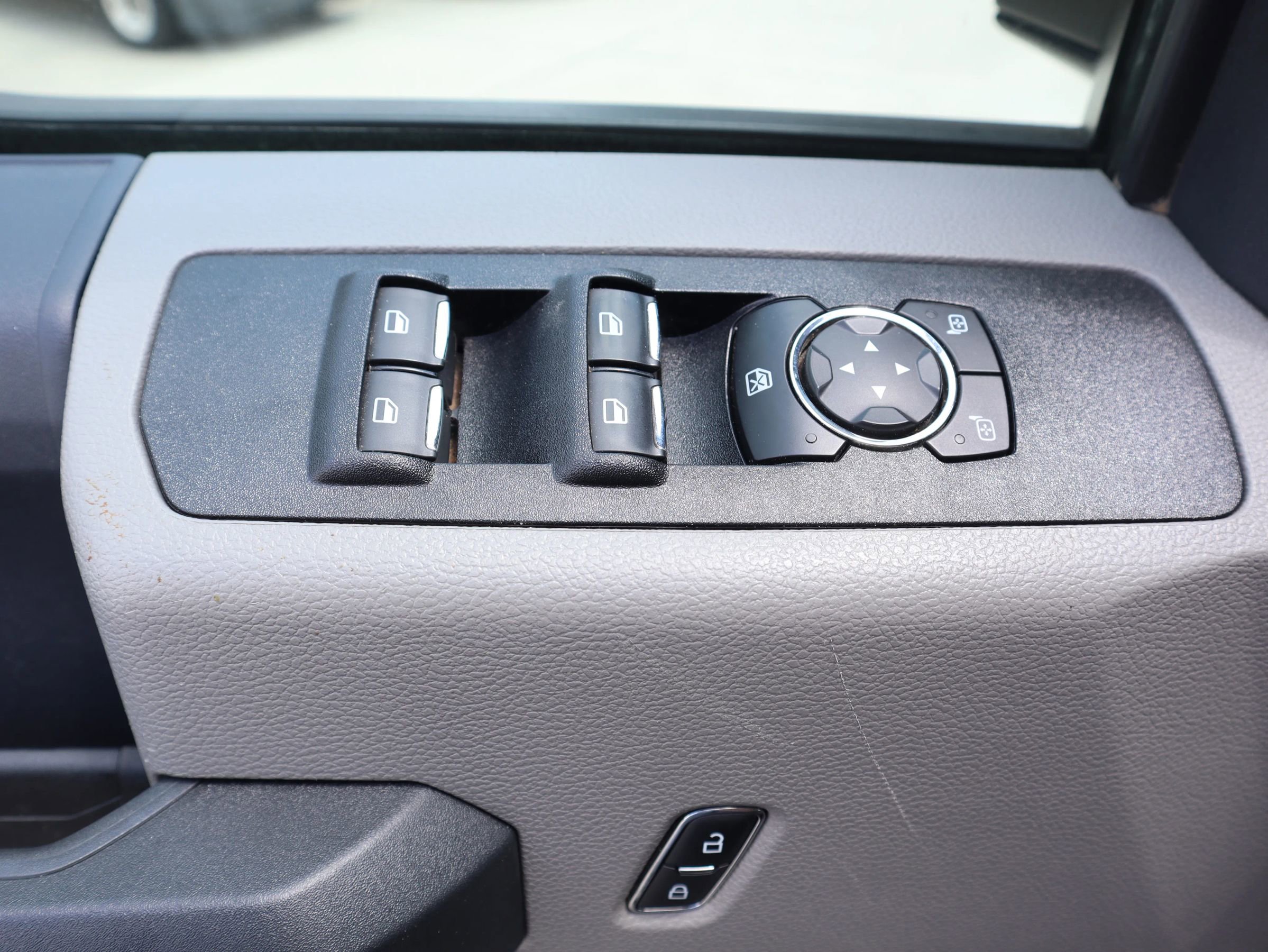 Used 2022 Ford F550 4x4 Crew Cab Super Duty w/ Power Equipment Group image 22