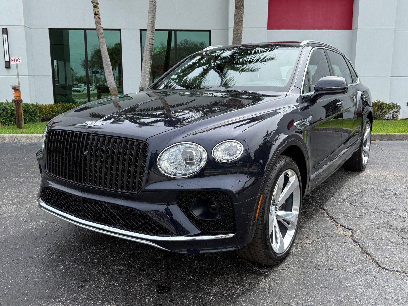 Used 2023 Bentley Bentayga Extended Wheelbase image 9
