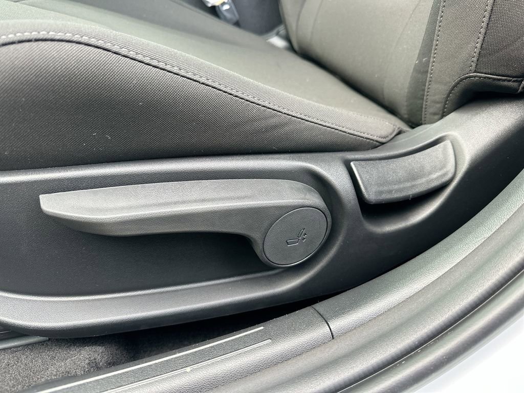 Used 2025 Hyundai Elantra SEL image 30