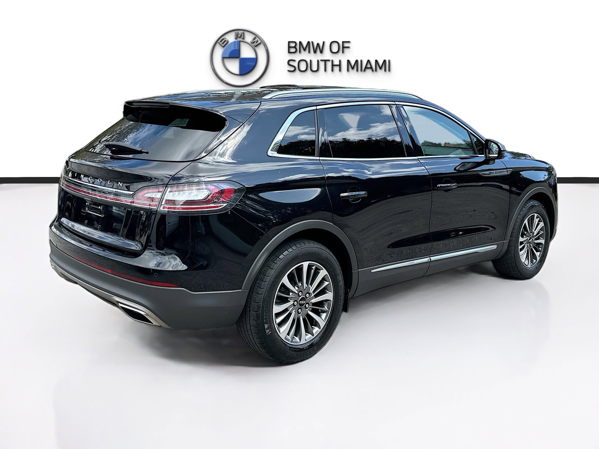 Used 2022 Lincoln Nautilus FWD w/ Premium Package image 7