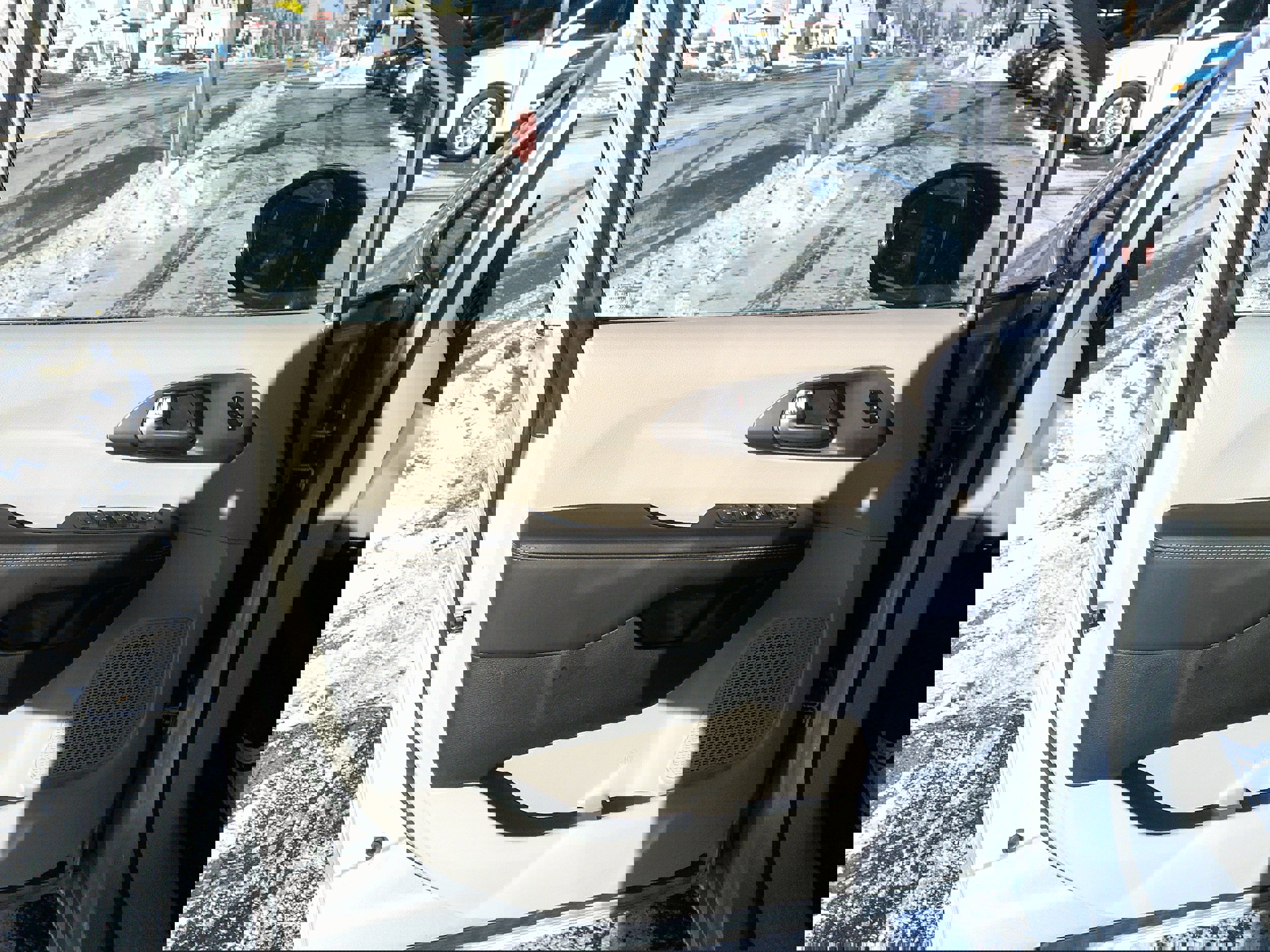 Used 2024 Chrysler Pacifica Touring-L image 15