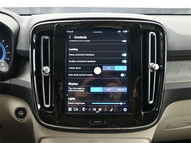 Used 2024 Volvo XC40 B5 Plus w/ Protection Package Premier image 17