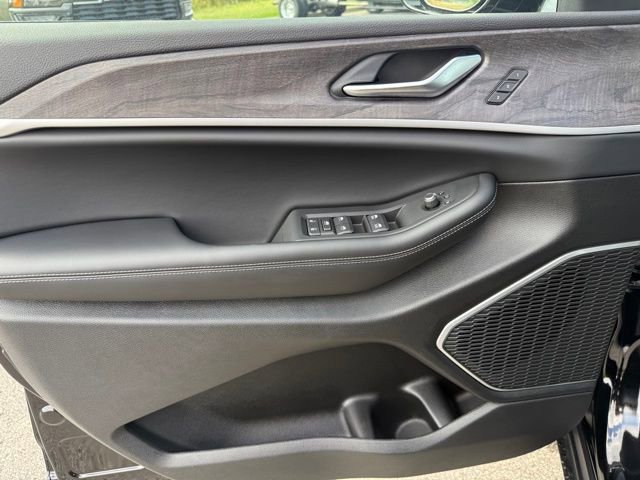 New 2025 Jeep Grand Cherokee L Limited image 10