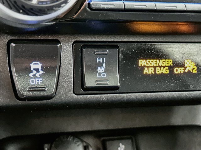 Used 2021 Toyota RAV4 XLE Premium AWD/4WD image 24