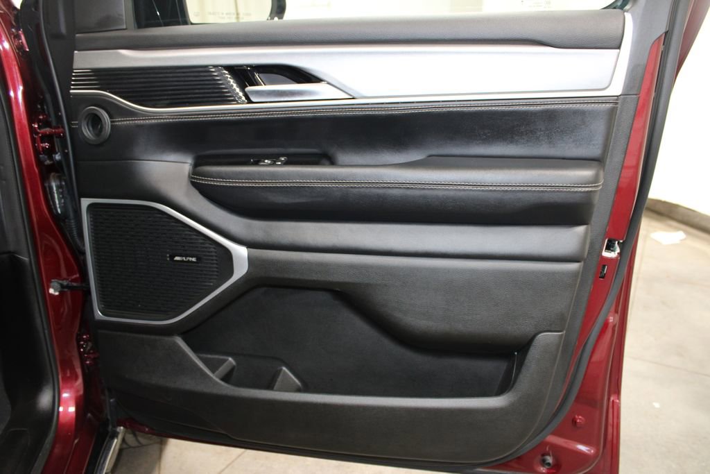 Used 2025 Jeep Wagoneer L Series II w/ 8-pass Seating Package image 36