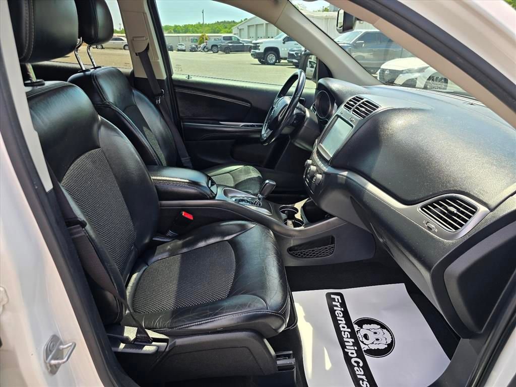 Used 2019 Dodge Journey Crossroad w/ Nav & Sun Group FWD image 16