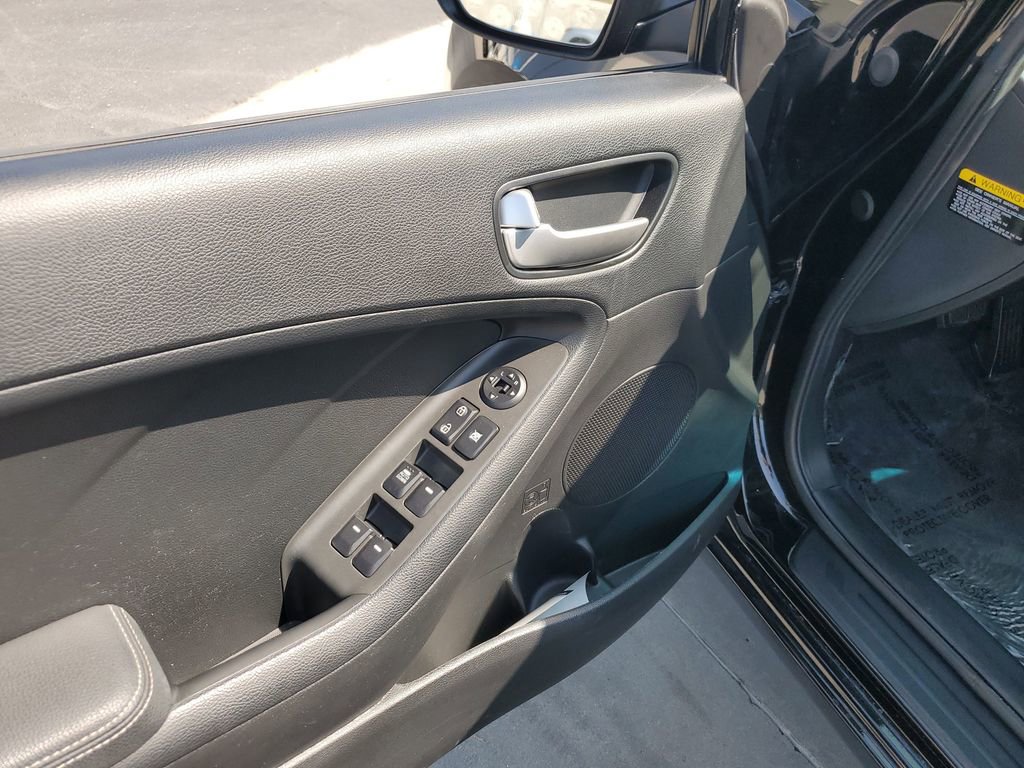 Used 2017 Kia Forte LX image 18