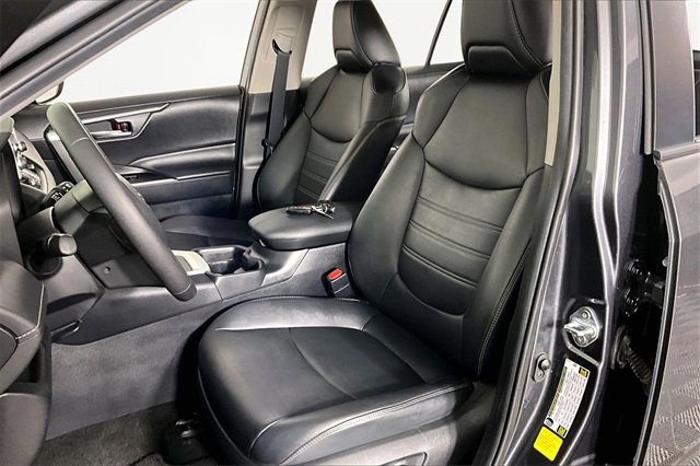Used 2021 Toyota RAV4 XLE Premium image 21