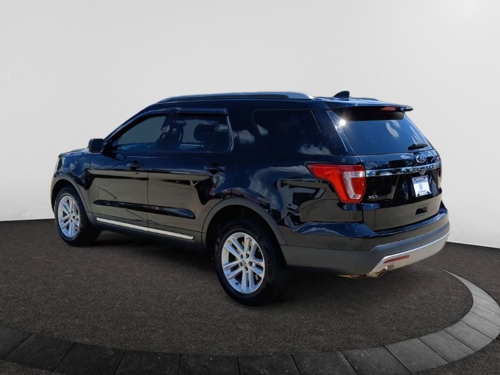 Used 2017 Ford Explorer XLT w/ Equipment Group 202A FWD image 5