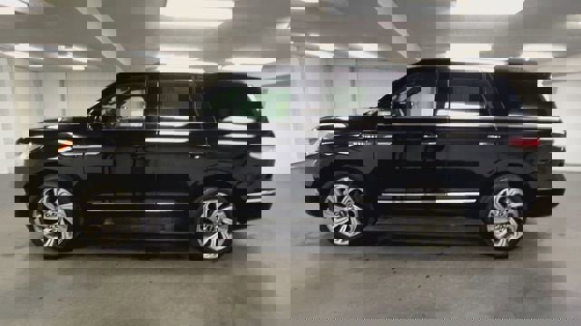 Used 2023 Lincoln Navigator Reserve image 5