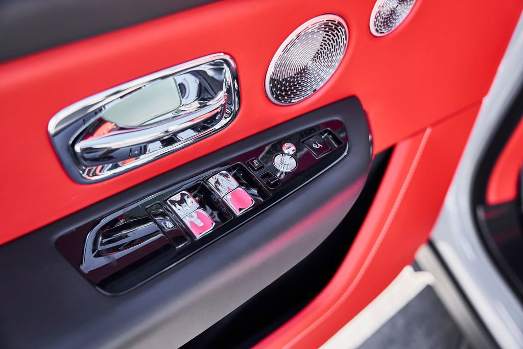 Used 2024 Rolls-Royce Cullinan Black Badge w/ Dark Exterior Package AWD/4WD image 35