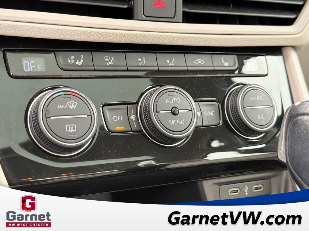 Used 2020 Volkswagen Jetta SE w/ SE Cold Weather Package image 30