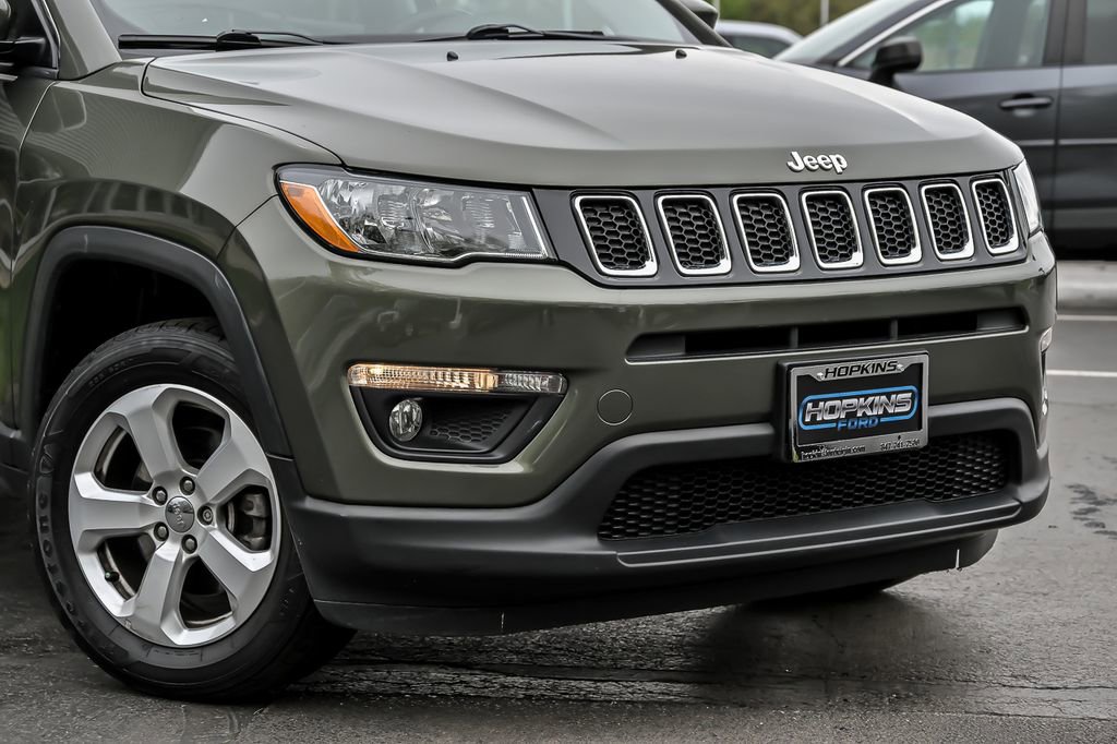 Used 2018 Jeep Compass Latitude w/ Safe & Security Group AWD/4WD image 2