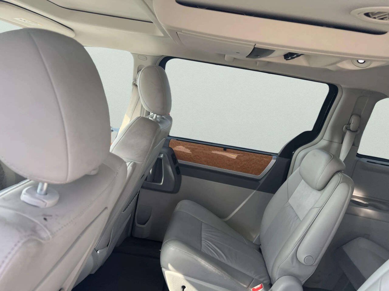 Used 2008 Chrysler Town & Country Limited w/ Entertainment Group #3 FWD image 5
